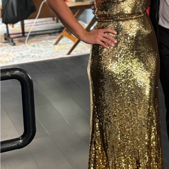 Halston size 2 gold gradient gown - Picture 5 of 5